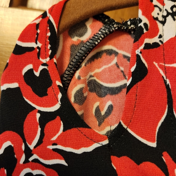 Chico'sRed Black & White V Neck Floral Pullover 3/4 Sleeve Travelers Knit size 3 - Picture 4 of 6